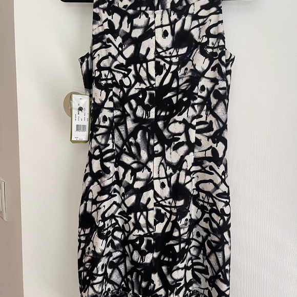 New! Nicole Miller Artelier black and white, lined cutout dress
NWT! Size 2 - Picture 4 of 11